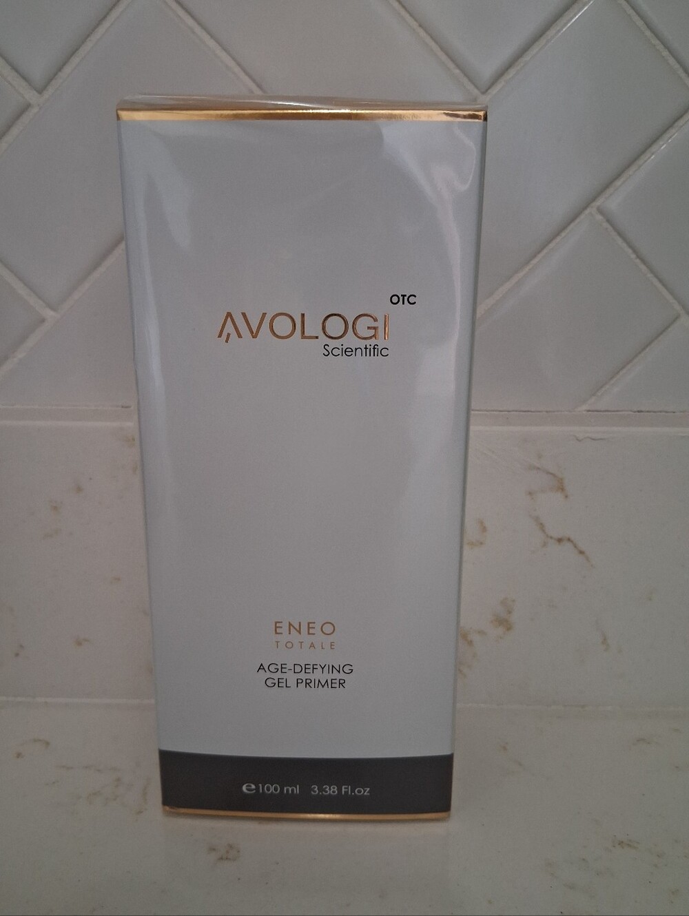 Eneo Totale Age-Defying Gel Primer - White & Gold